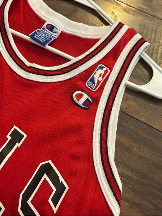 Vintage Champion- Michael Jordan- Chicago Bulls Jersey (red) size 40 - Picture 4 of 9